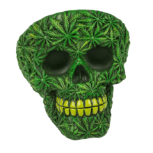 Cenicero exclusivo de resina modelo "Cannabis Skull"  11,5cm x 9cm x 8,5cm.  78-5775.